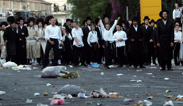 Чужие всем. Околосинагога