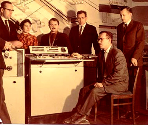 Глушков, огас.jpg Глобальные центры по управлению «электронным правительством». Технология создания «глобальной номенклатуры»