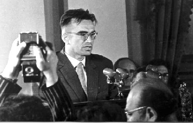 глушков, конференция.jpg Глобальные центры по управлению «электронным правительством». Технология создания «глобальной номенклатуры»