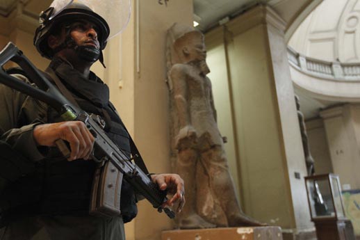 Через уничтожение истории и замену её на выдуманные сказки нас всех стремятся ослабить духовно и лишить спонтанно проявляющегося в нас сознания hist1