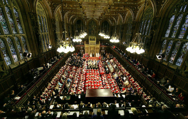 Правители мира: Английская королева