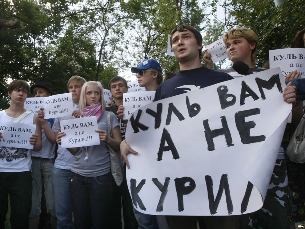 Путин сдает Курильские острова Японии за 2 триллиона долларов