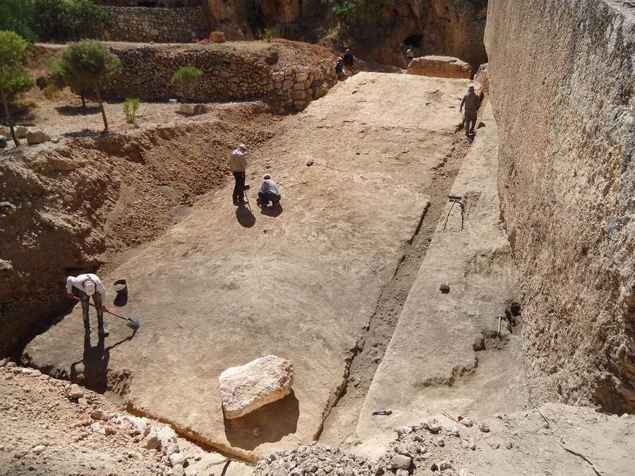 Кто и зачем построил Баальбек?