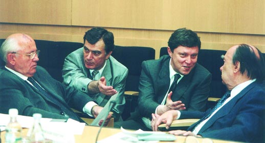 Тайные общества Запада не прекращают свою кропотливую и неспешную работу по обретению элитной агентуры влияния в нашей стране