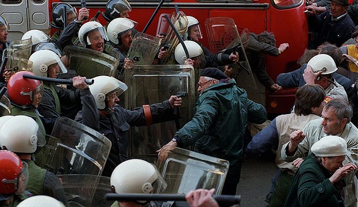 1 МАЯ 1993.jpg Ушат холодной воды на разгоряченные эйфорией умы